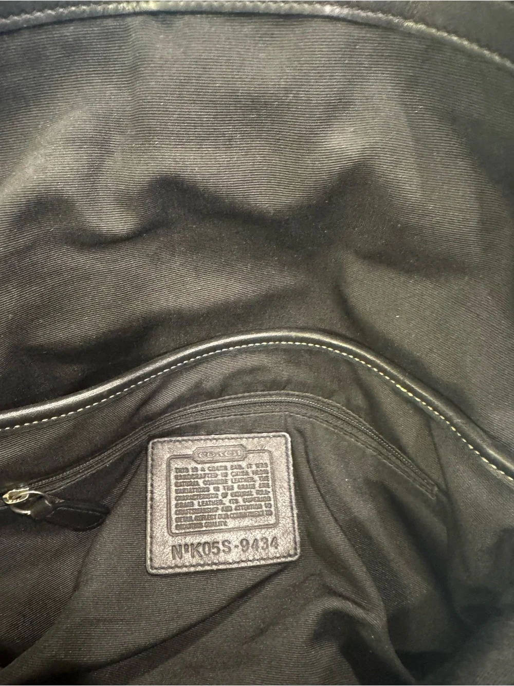 Vintage Coach Black Leather  Bag with Contrast Stitching and Buckle